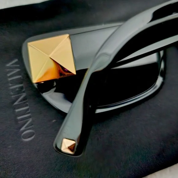 ♥️✨🖤Valentino Rock Studed Smoke Black Sunnies🖤✨♥️ - Picture 7 of 13